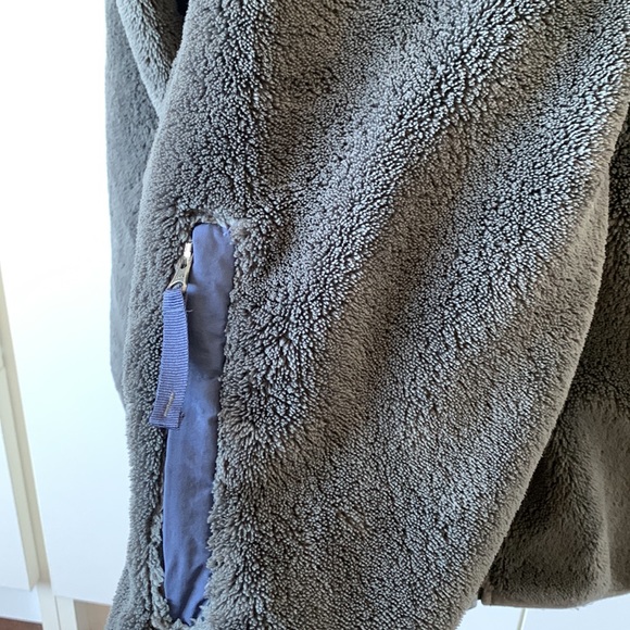L.L. Bean fleece zip jacket, size large - Picture 4 of 11